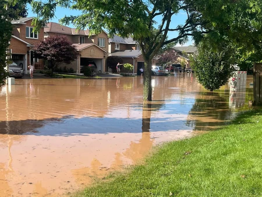 Une entreprise de nettoyage locale joue un rôle vital dans les efforts de rétablissement après les inondations à Burlington